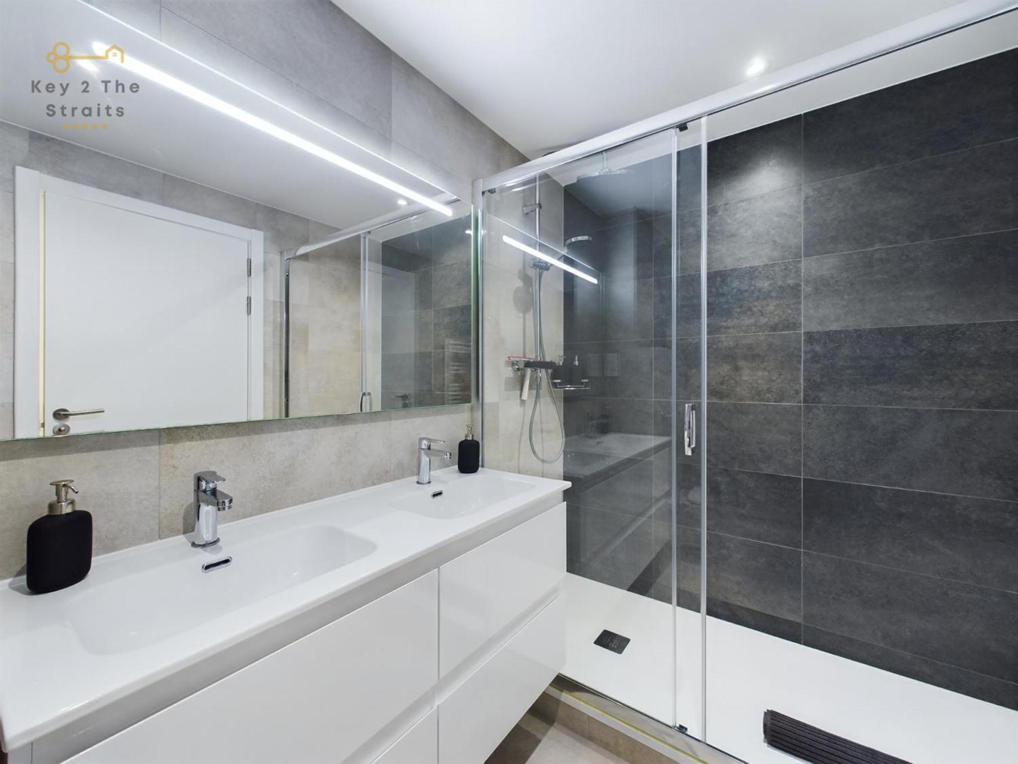 Luxury Sunrise Beach And Oceanview Room With Balcony Gibraltar Bagian luar foto